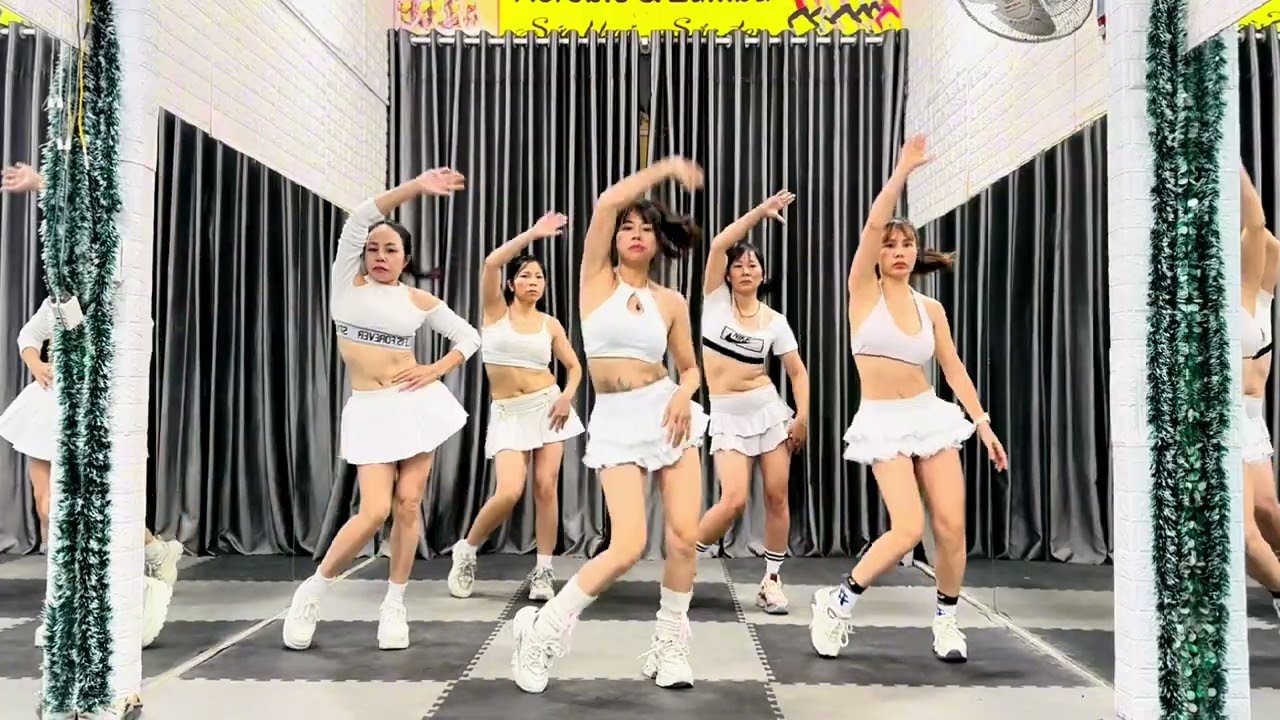 Lắc Hông Aerobic Cho Vòng Eo Thon Mảnh | Giảm Mỡ Vùng Eo.