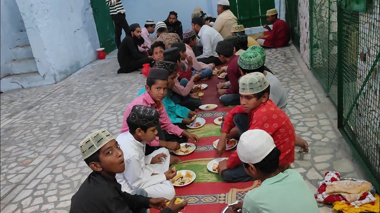 8th Ramzan || Aaj Farrukhabad Townhall ki Jinnaton Wali Masjid Me Ki Roza Iftar_ 2026 1st Roza Iftar
