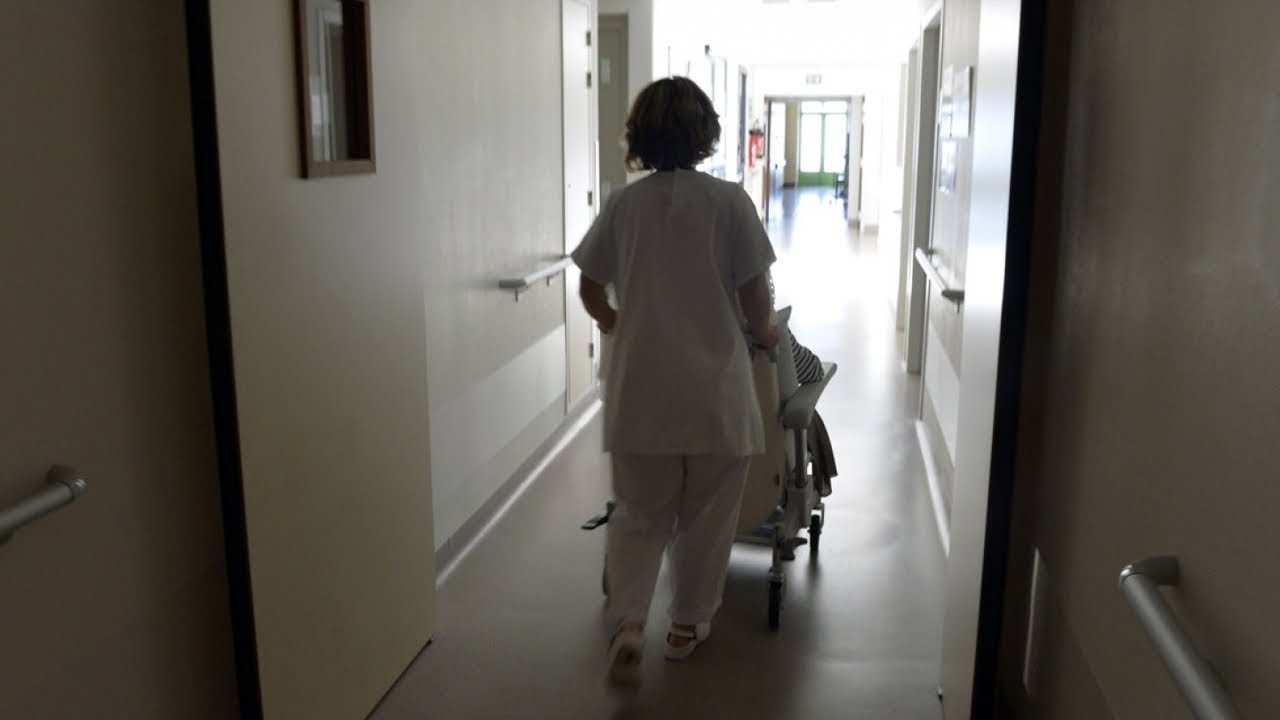 Entre burn out et sous-effectif, les Ehpad au bord de la rupture