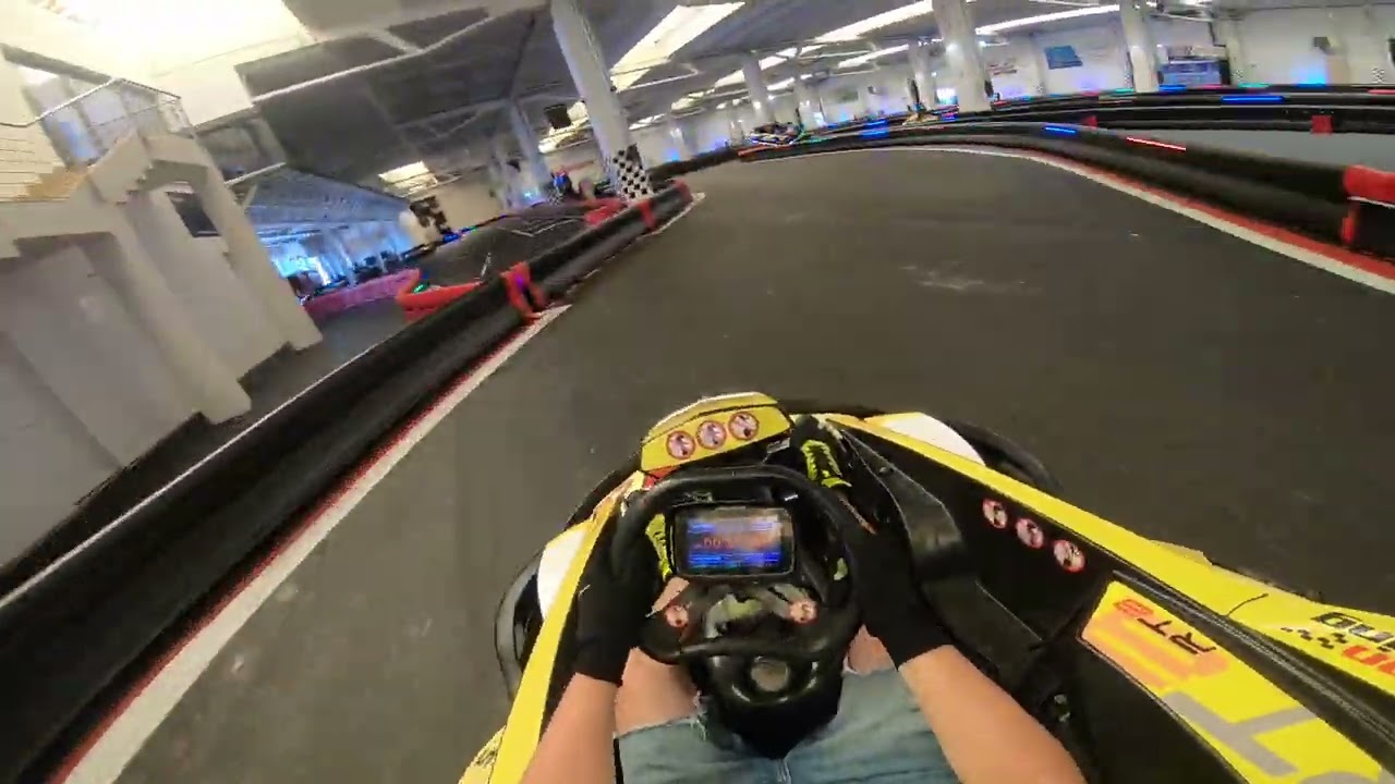 Kipróbáltam a Balaton legmenőbb beltéri gokartpályáját: Balatonkarting Veszprém