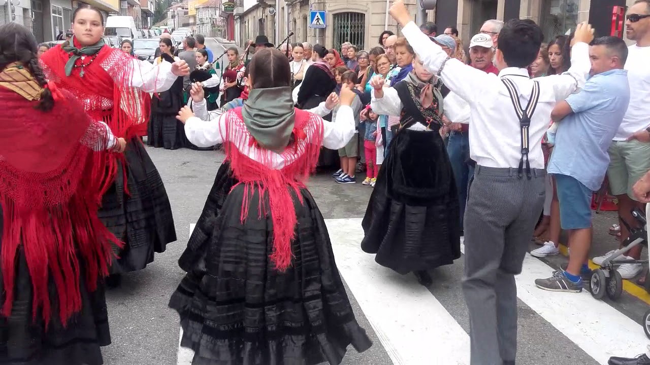 Mu&ntilde;eira traditional dance from Galicia (mui&ntilde;eira)