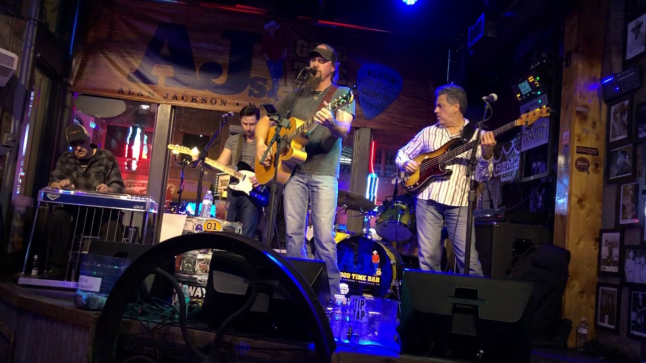 John Riggins covering the great #MerleHaggard -“That’s the way love goes”