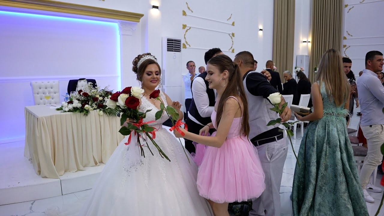 Shikoni sa bukur ardhja e krushqve ne dasem.Krushqit ne valle@MarjoPhotography0694710494
