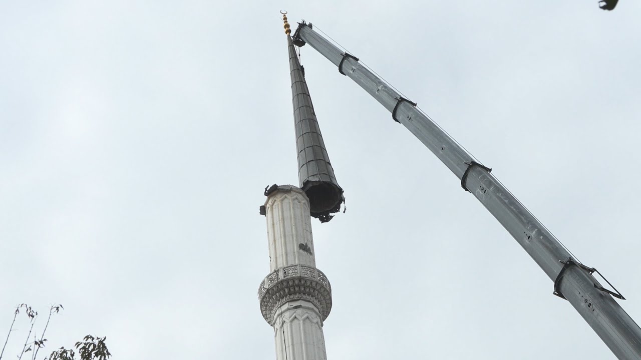 Bahçelievler'de 85 metrelik minareler deprem riskine karşın sökülerek kısaltıldı