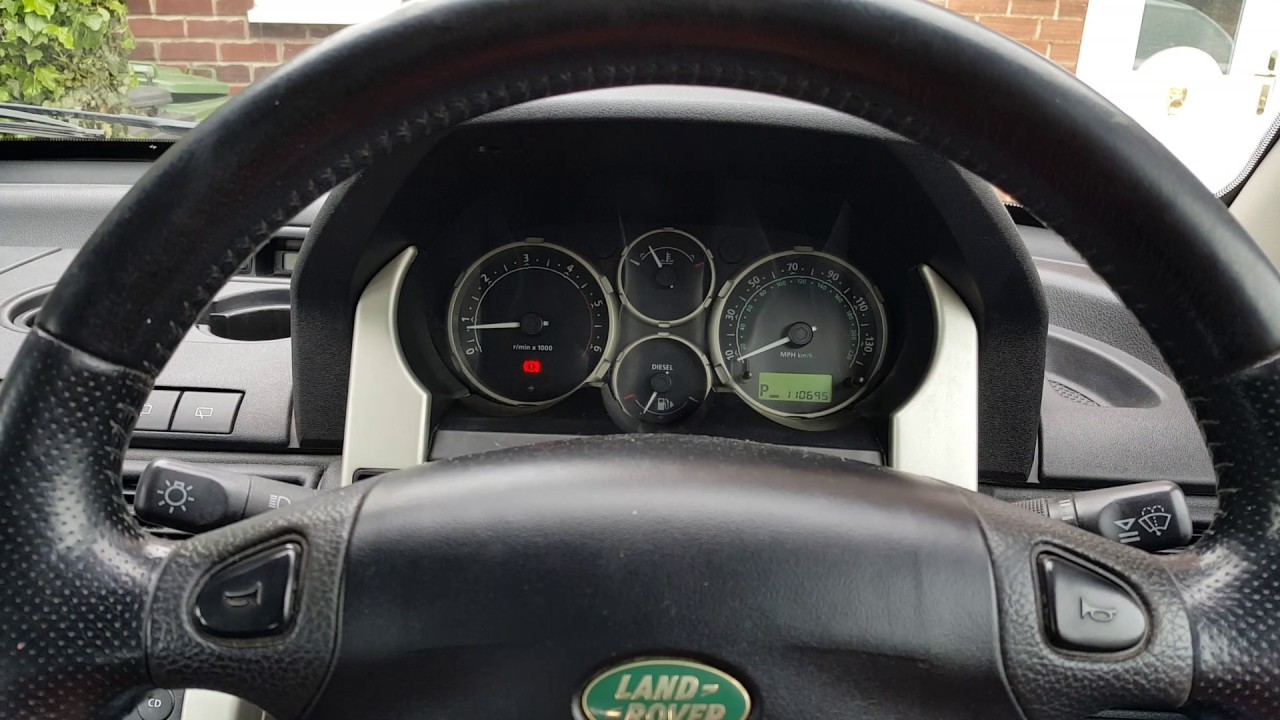 Land Rover Freelander 2005 MOT failure due to SRS (Airbag) light on. Fault finding and repair.