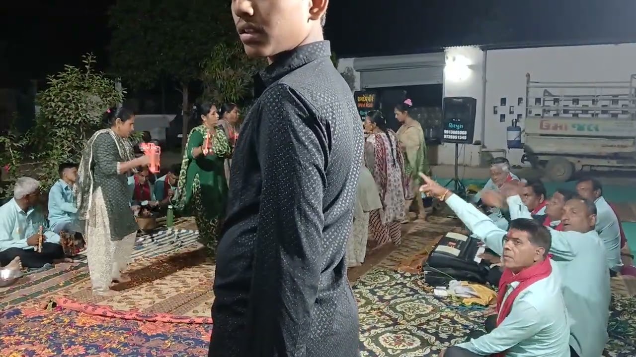 તાંબા બેડલું રે મીરાં જર ભરવા જાય!