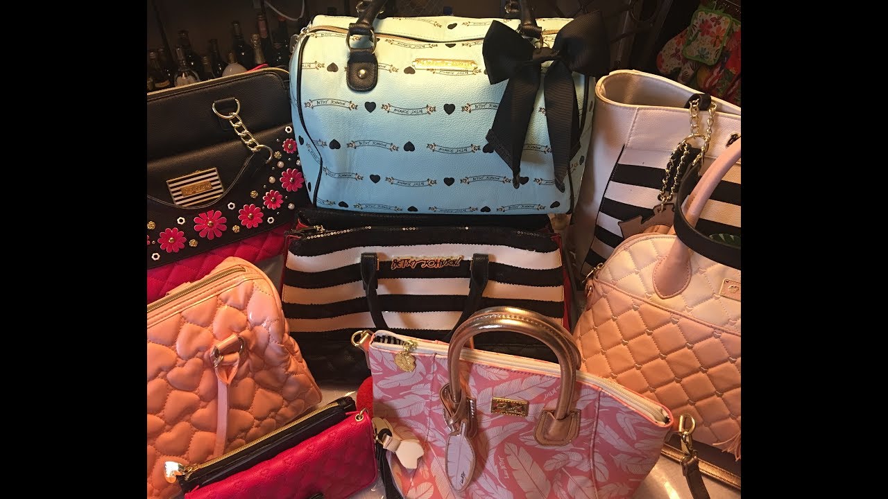 My Betsey Johnson purse collection and what is in my bag...