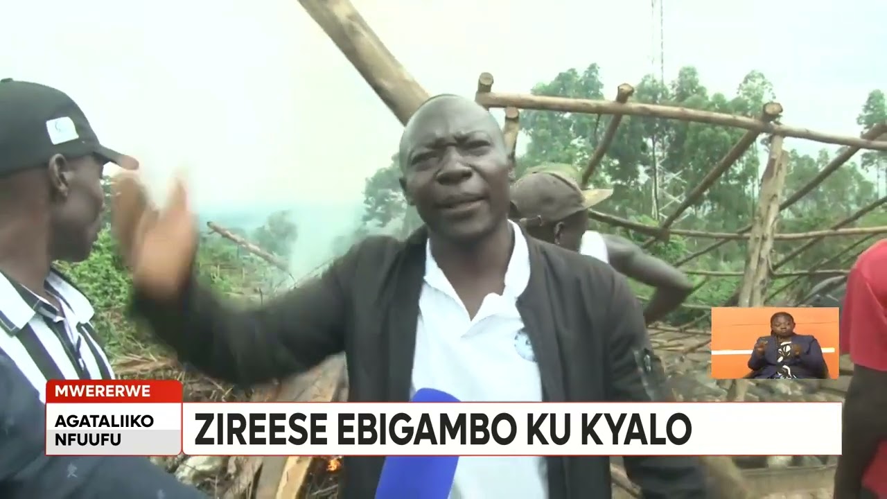 Жители недовольны свиньями пастора Джексона Ссенйонги, которые привезли в деревню грязь.