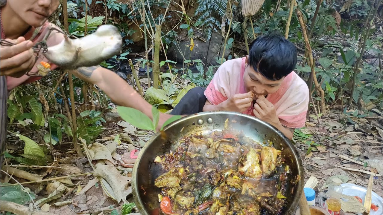 The Karen dish, stir-fried wild rat with chili, is delicious.