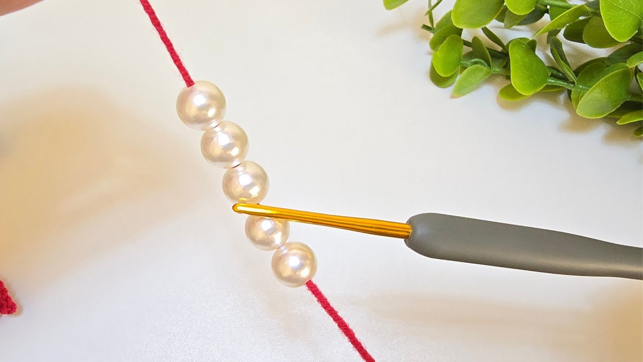 You won't believe! what I made with pearls and Tunisian crochet / A handmade crocheted pearl flower