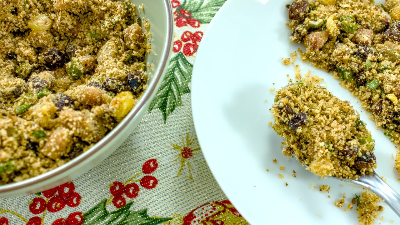FAROFA COM BACON, AZEITONAS E UVAS PASSAS CROCANTE, FÁCIL E MUITO SABOROSA