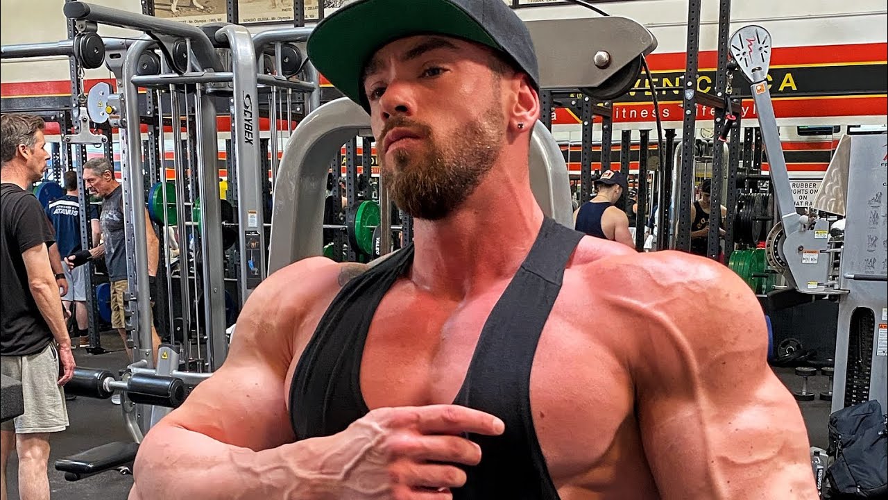 Training chest and triceps with mike at 4weeks out