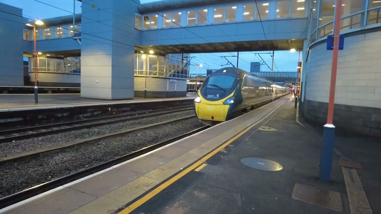 Tuesday rainy weather acton and more train tones at Wolverhampton ; WCML 13/1/2026