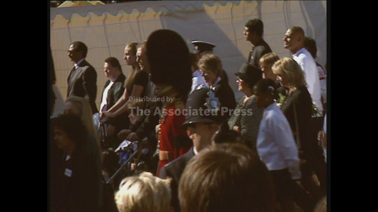 UK: LONDON: FUNERAL OF DIANA, PRINCESS OF WALES (6)