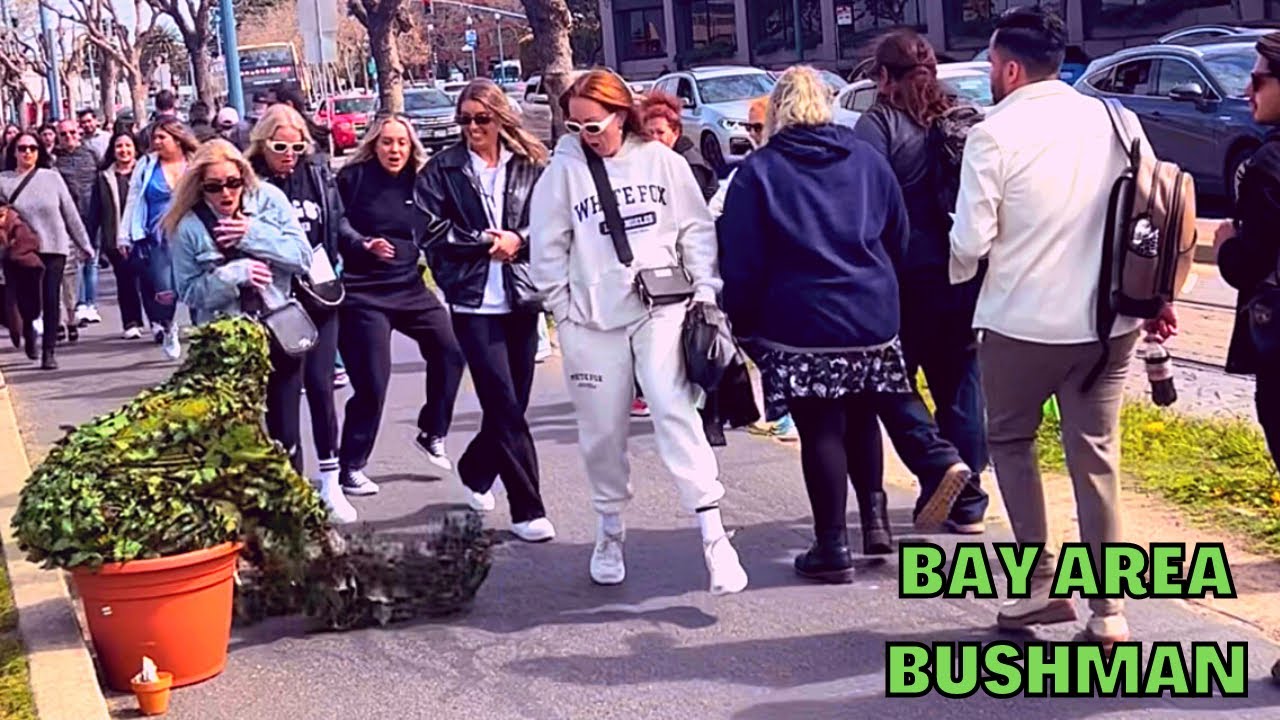 BUSHMAN PRANK: PASSERBY TOURISTS RECEIVE A FRIGHTENING SURPRISE!