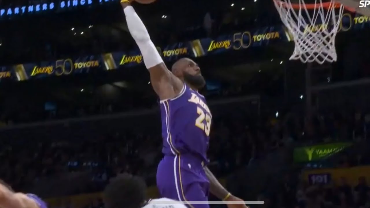 Lebron James is -5 with 8 TO’s while getting carried by Austin Reaves and bench!! #nba 