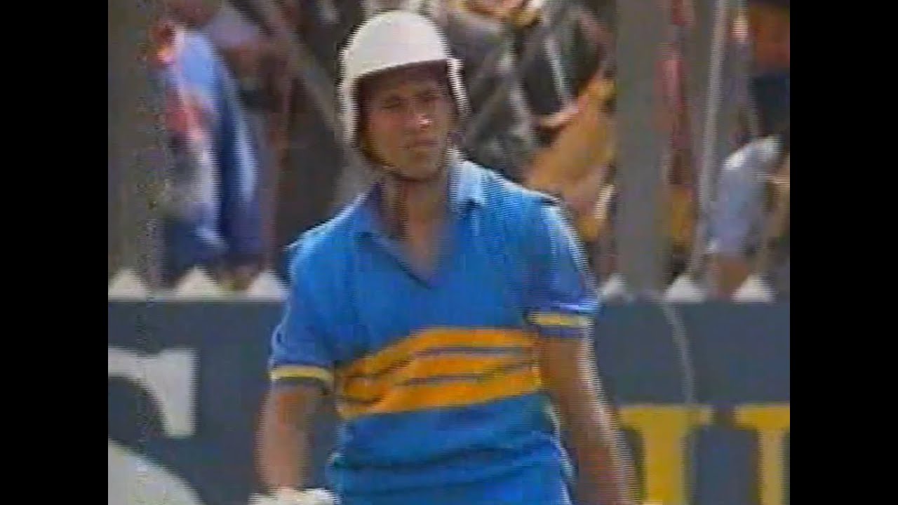 RARE. 16-year-old Sachin Tendulkar blasts three magnificent boundaries vs NZ Wellington March 1990
