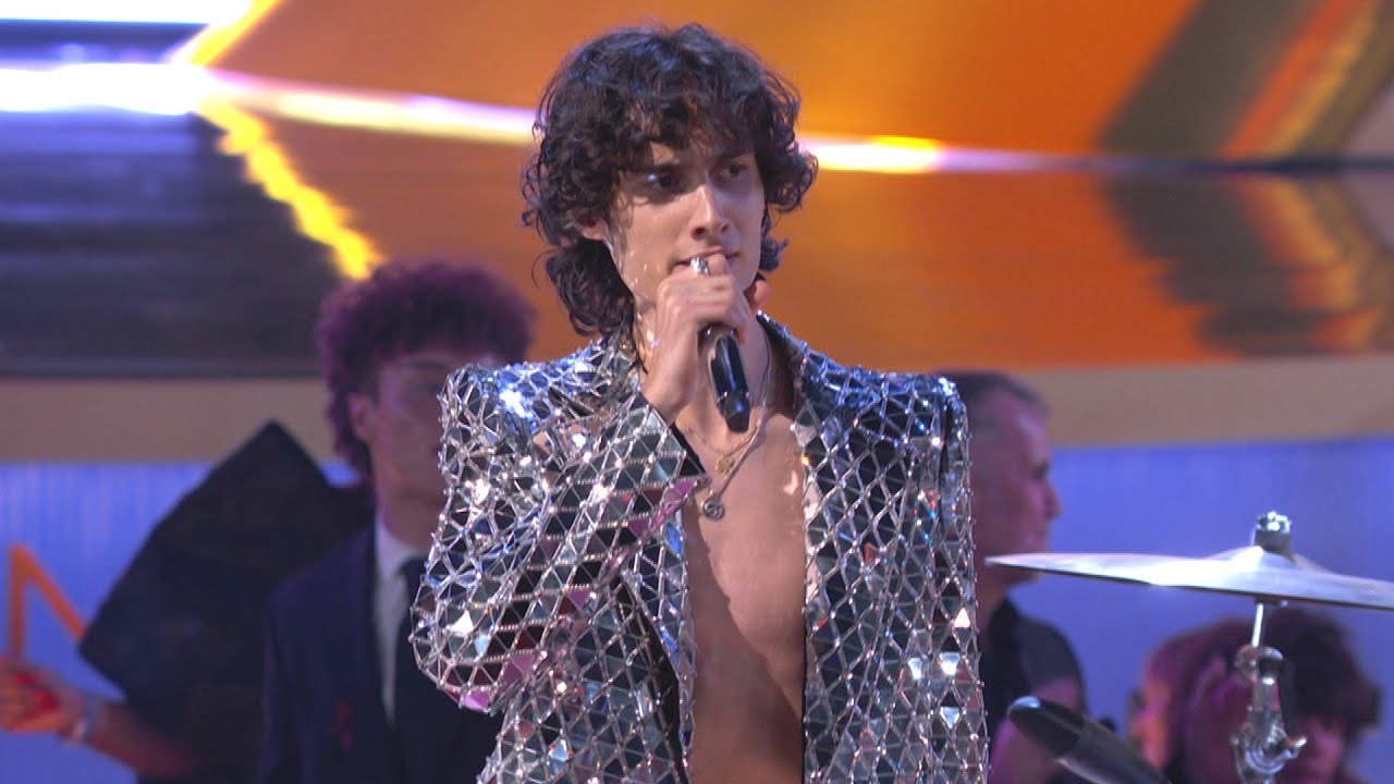 2026 GRAMMYs: Watch Sombr's Disco-Themed '12 to 12' Performance