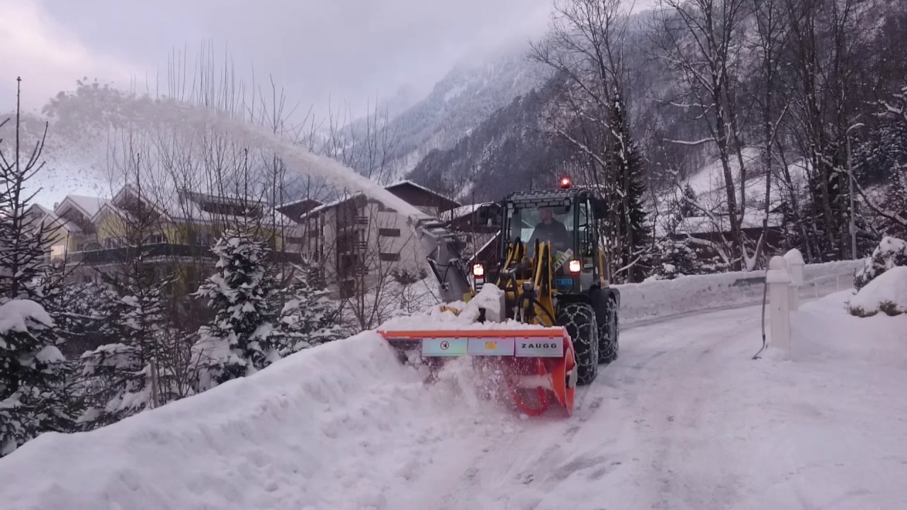 Schneeräumung mit Wacker Neuson WL 60 mit Schneefräse