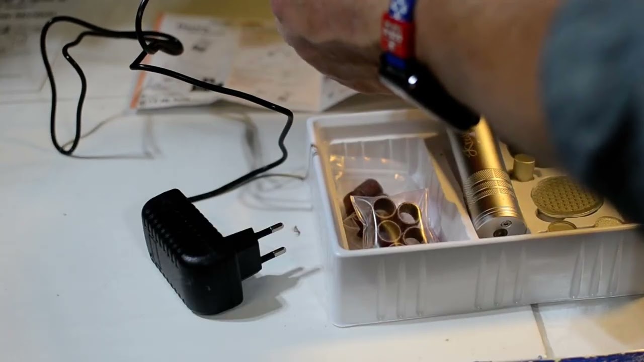 Kredioo Hornhautentferner Elektrisch Stark Hornhaut Entfernen Fuß, Kabelgebunden kann ich nicht gebr