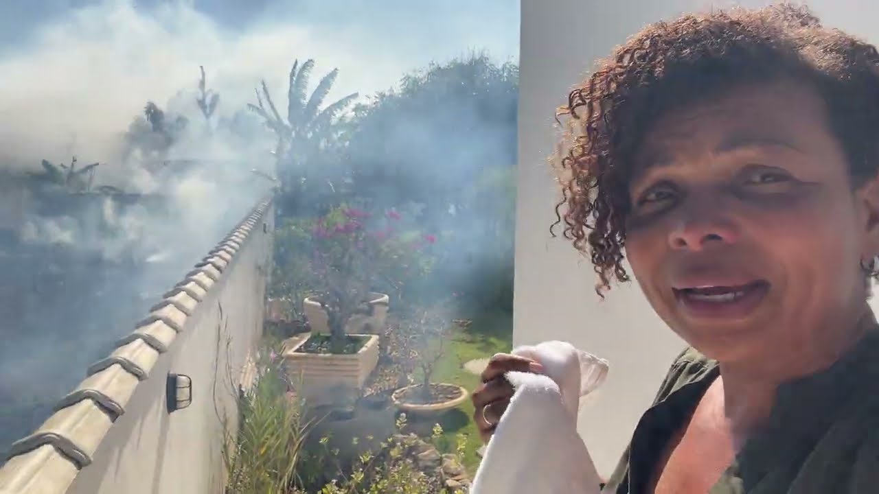 Colocaram fogo do lado da Minha casa…Tive que ligar Para o bombeiro 😞