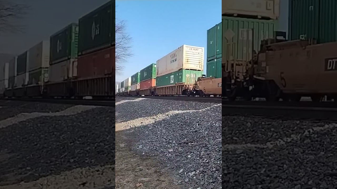 Double stack Mondays #railfununlimited #railway #railfun #railroad #automobile #railnatter #train