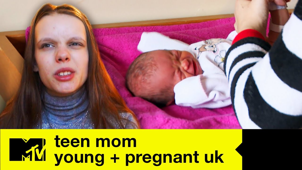Charlotte Gets A Shock As She Tackles Nappy Changing | Teen Mom: Young & Pregnant UK