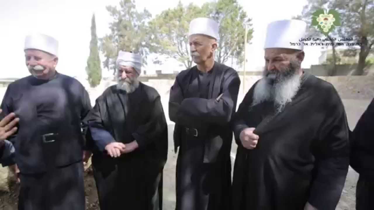 مشايخ دالية الكرمل في زيارة للمقبرة البلدية