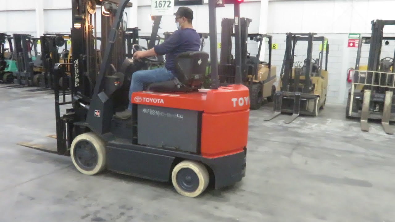 Cómo manejar un Montacargas Hombre Sentado Toyota 7FBCU32 Eléctrico 6500 Libras.