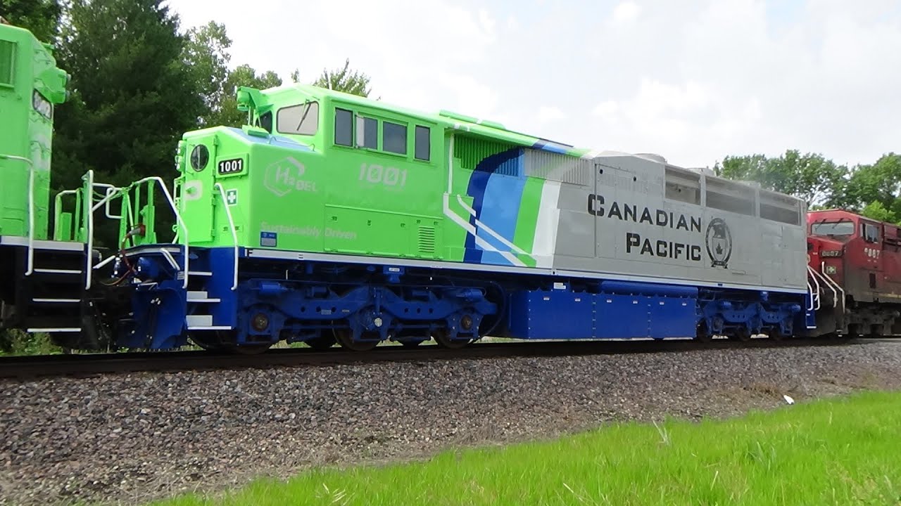 CPKC 260 with Hydrogen Units meets 261 at North Heinz June 18, 2023