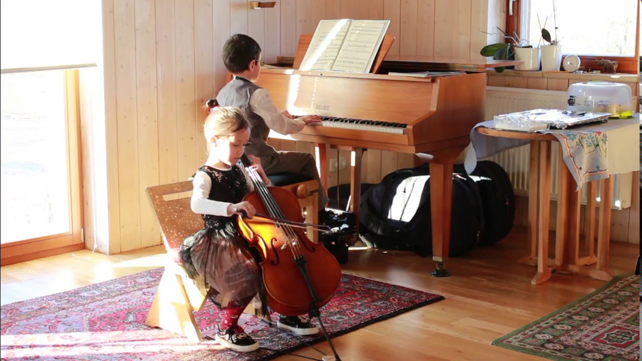 Luisa & Leo Wilk playing Morgenspaziergang (Morning Stroll)