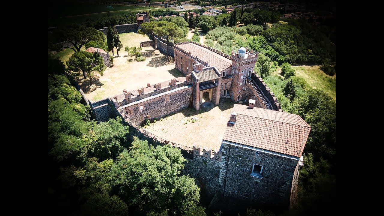 Il castello dei Maltraversi di Montebello Vicentino -  Abandoned Castel - Drone exploration