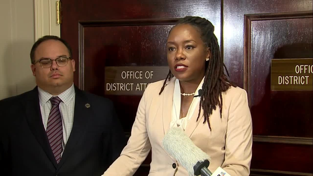 Chatham County district attorney drops cases tied to indicted Savannah Police officers