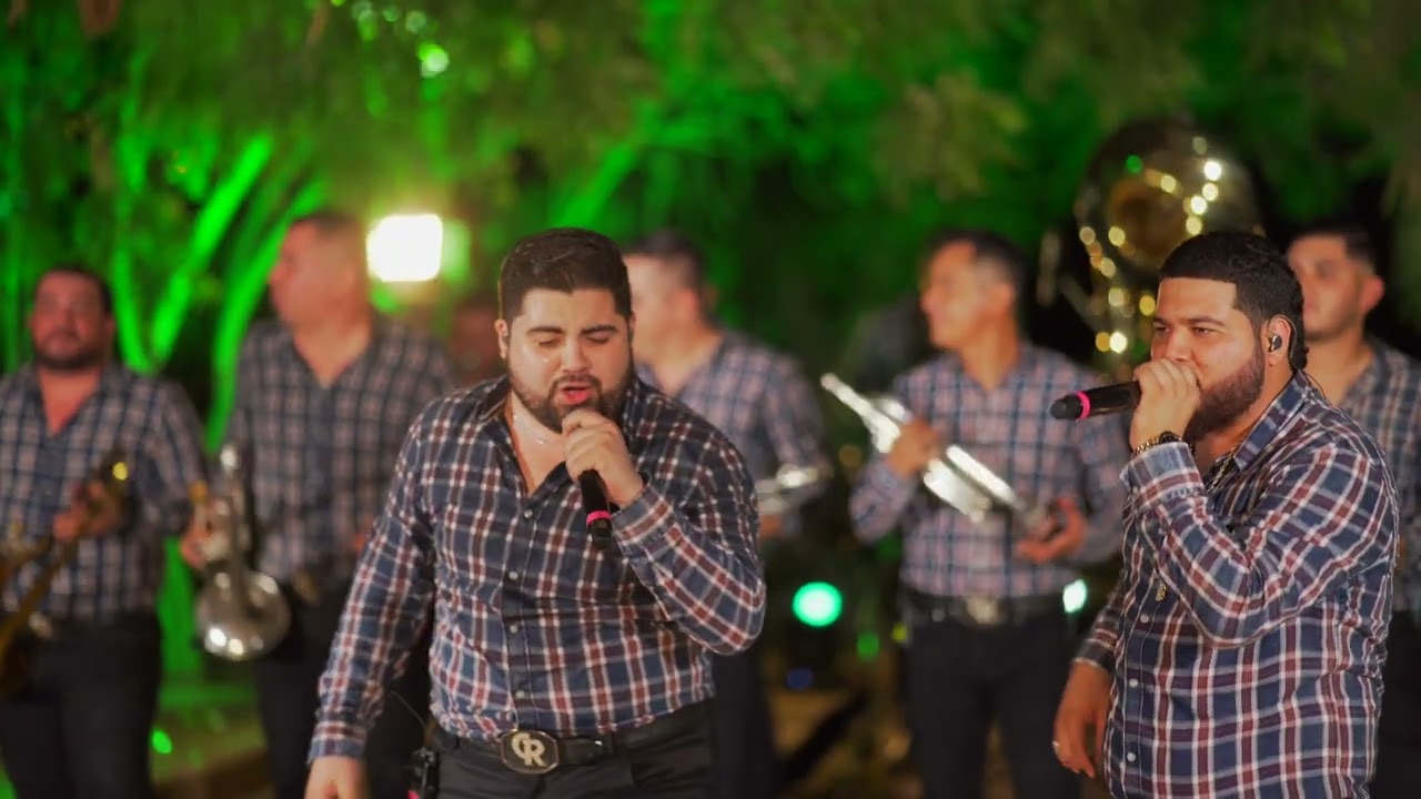 Me Gusta Tener De A Dos (En Vivo) - Banda Corona Del Rey