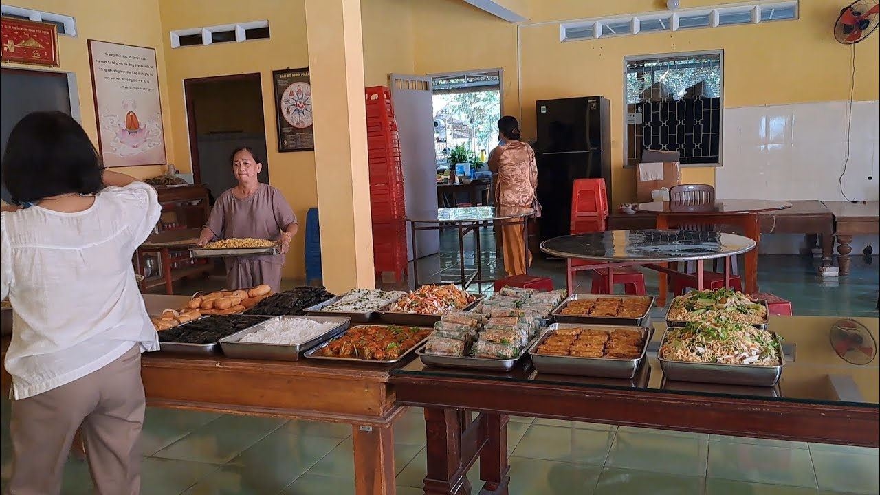 Rằm tháng Giêng chùa Phổ Ninh buffet miễn phí quá ngon