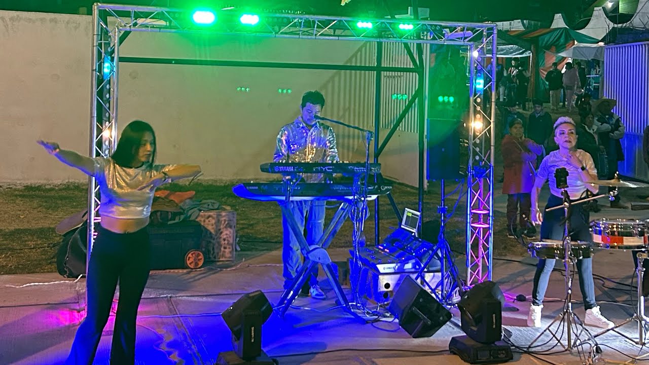 Tocada en vivo (tecladista en Xonacatla Puebla)