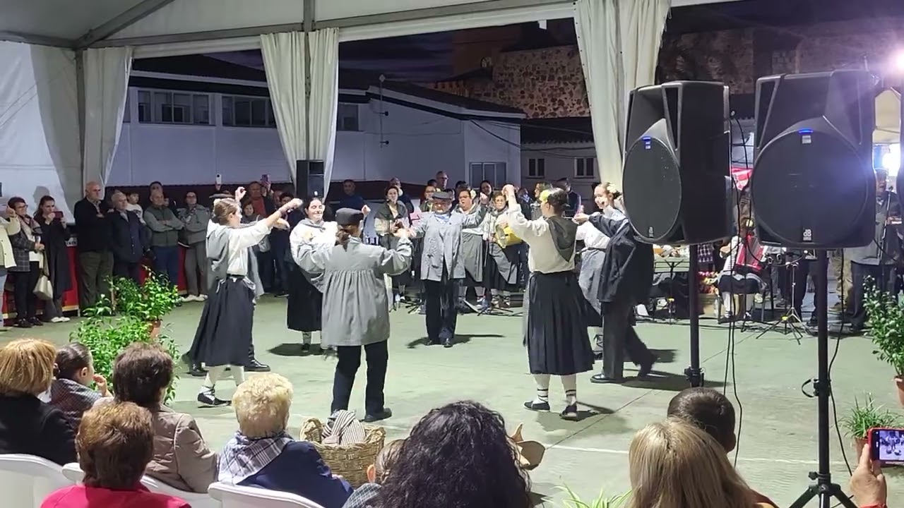 XII Muestra de Folklore Julio Gómez organizada por Coros y Danzas Tierra Blanca 