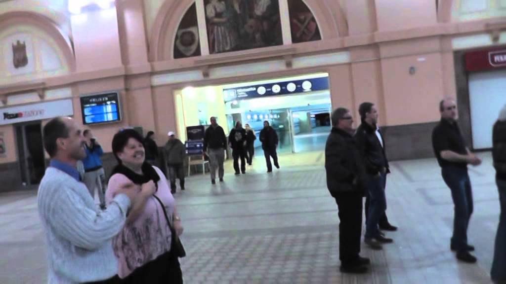 Flashmob - The Lion Sleeps Tonight - Žihelský sbor