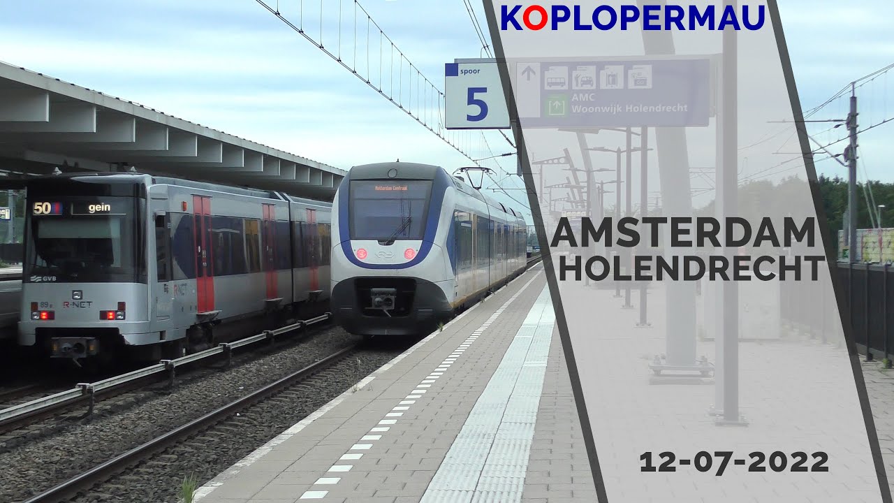 Treinen en Metro's op station Amsterdam Holendrecht - 12 juli 2022