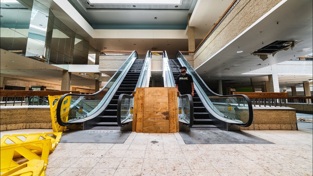 Inside the Largest Abandoned Mall in the World | Abandoned in 2019 for Bankruptcy