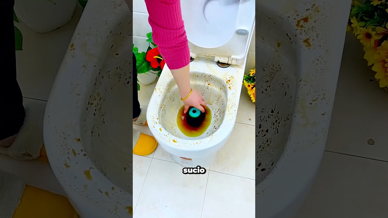 He found a dirty toilet&hellip; and then tried this amazing trick with a bottle! 🤯🚽✨