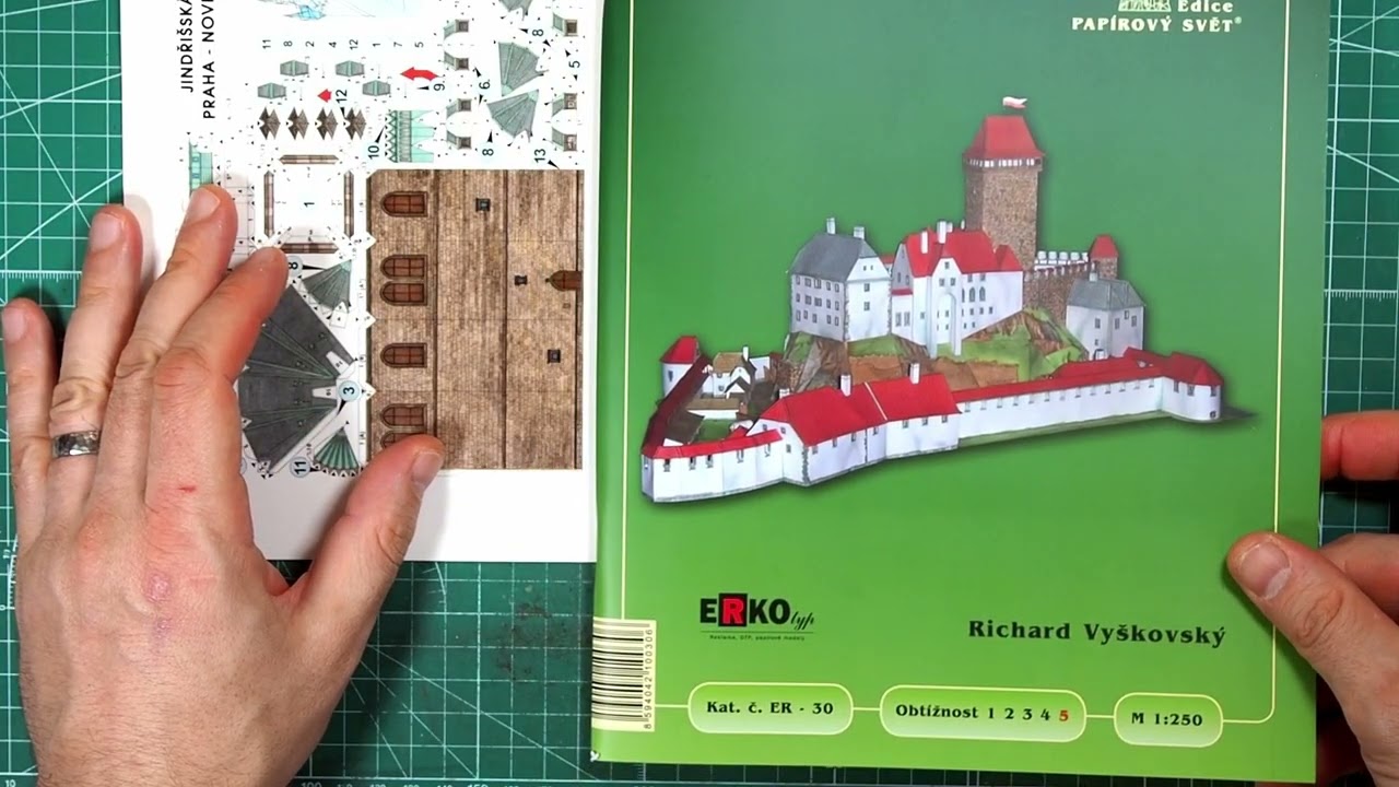 Hrad Okoř: nová vystřihovánka od Pana architekta Vyškovského