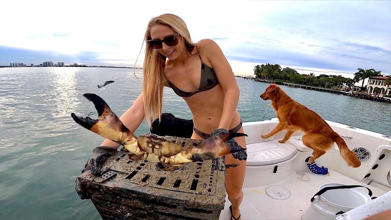 STONE CRABBING Almost got PINCHED!