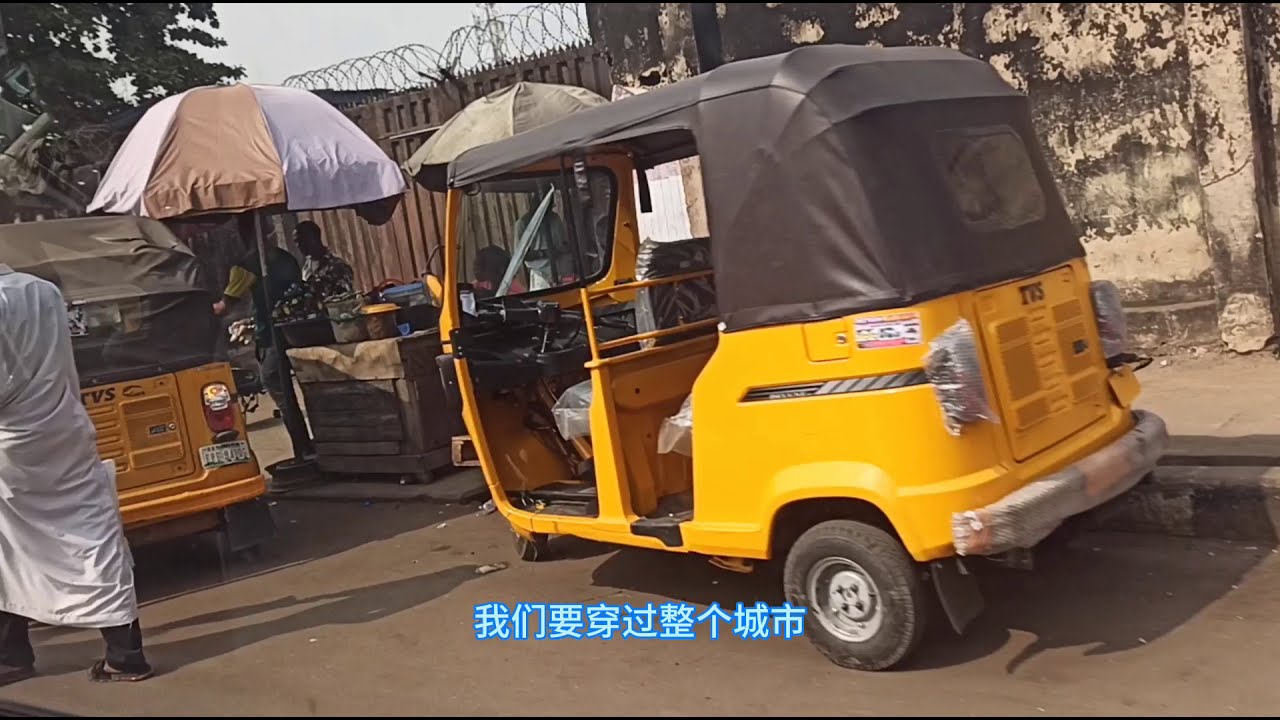 这是尼日利亚最大的城市，人口超过千万，跨过贫民区到富人区，一边天堂一边地狱