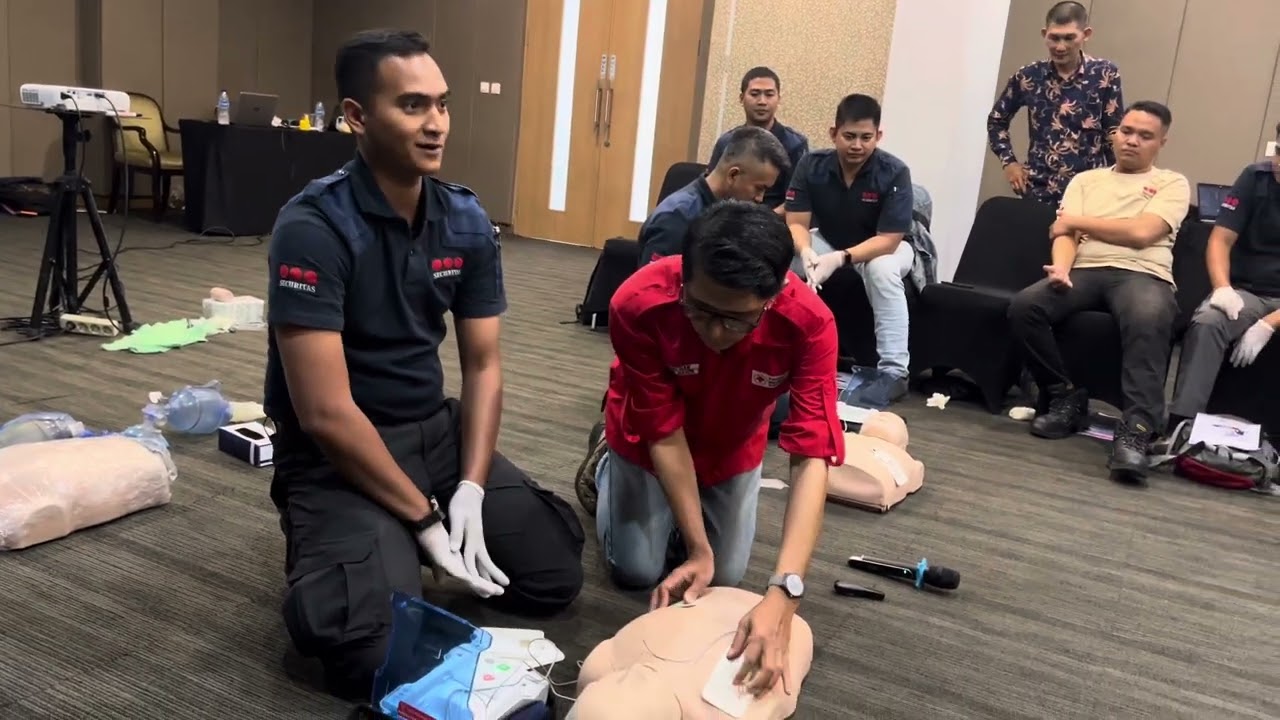 First aid || Cara menggunakan AED (Automated External defibrillator)