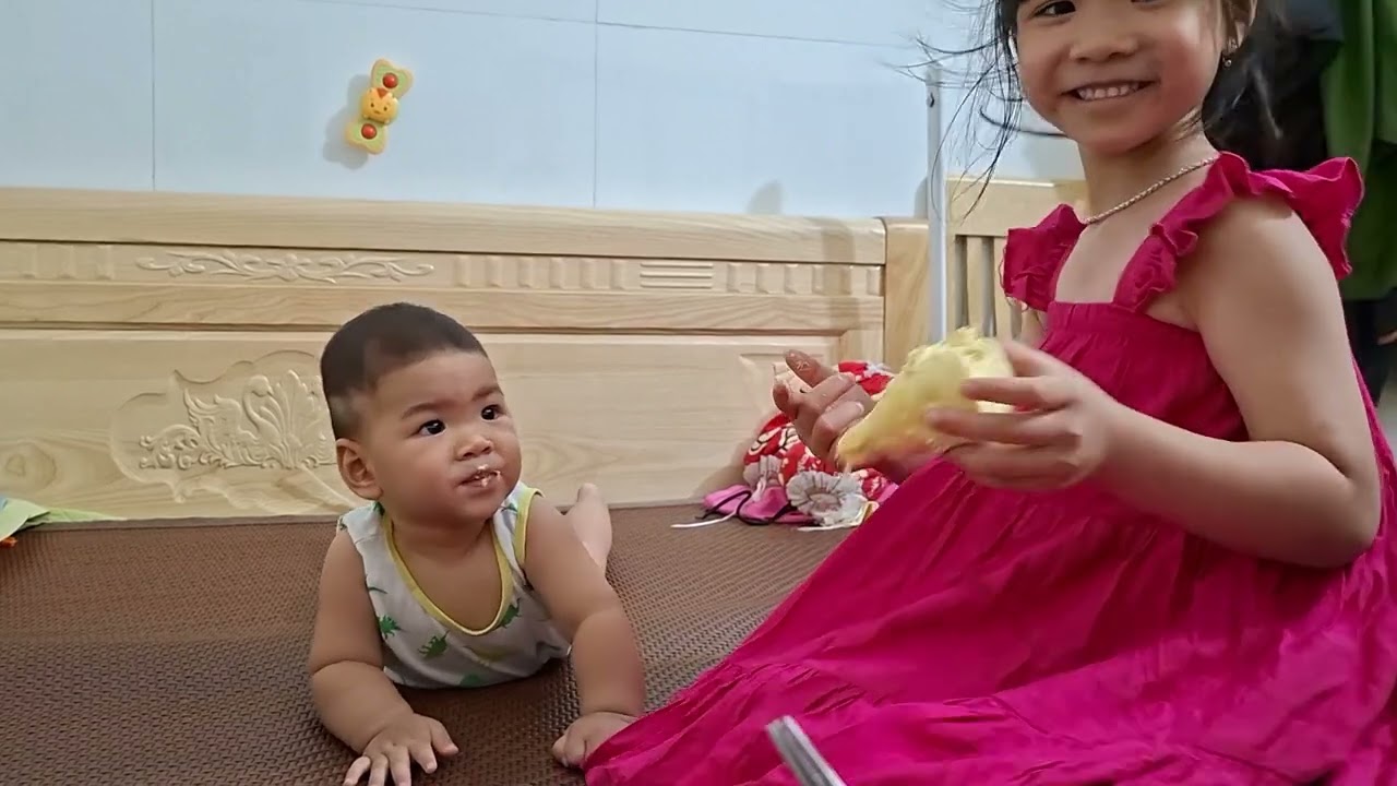 Dứa và đĩa sầu riêng