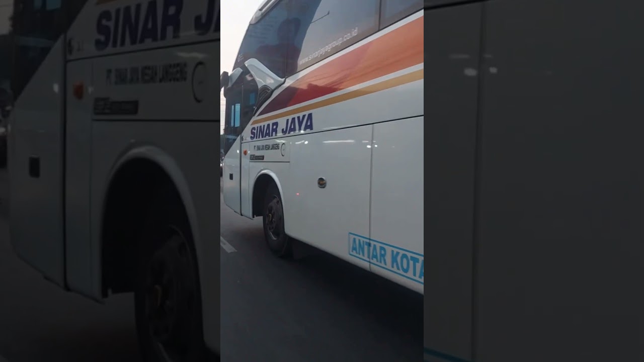 Sinar Jaya Bus Speats the Sumber Alam Bus #sinarjayabus #sumberalambus #busindonesian