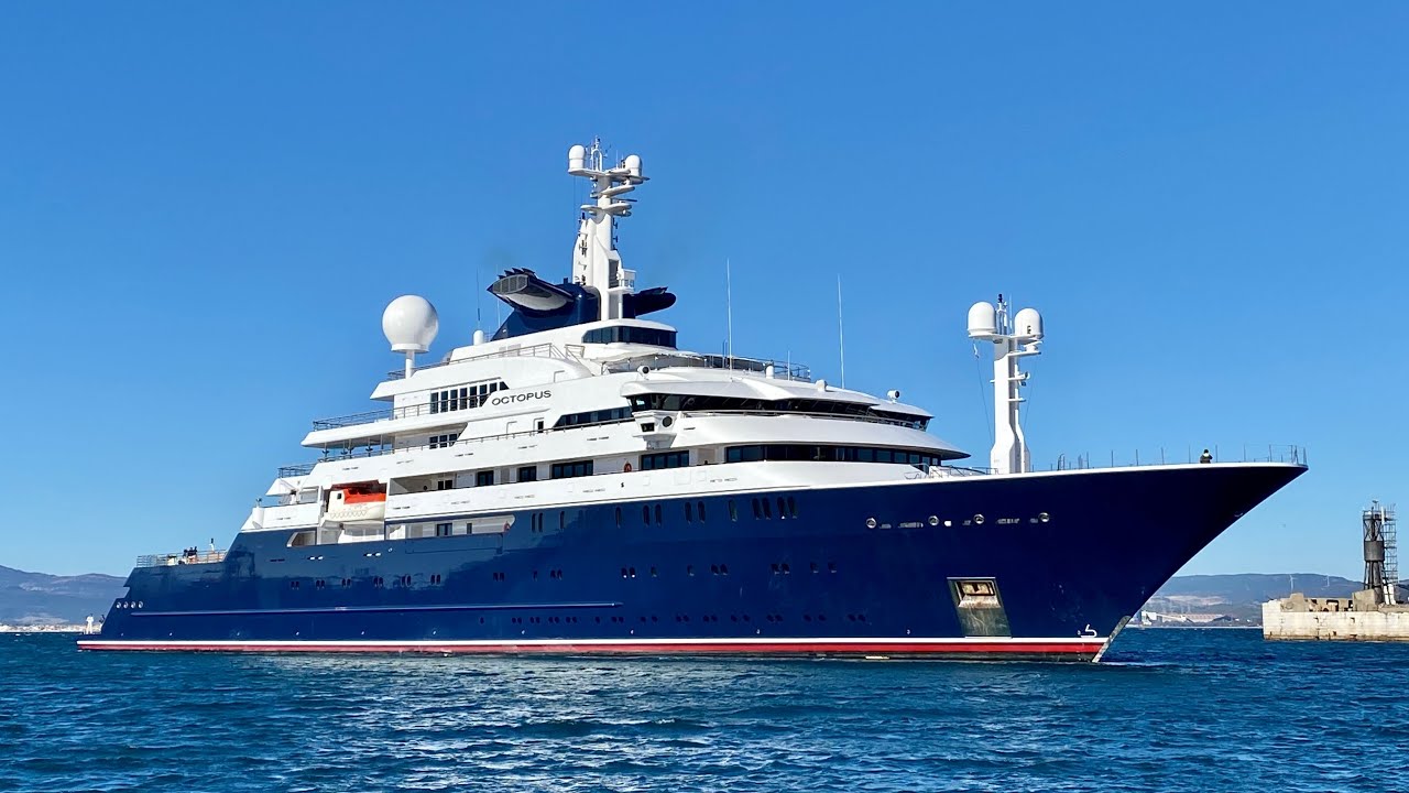 OCTOPUS, 126m Lurssen Built Explorer Yacht Docking In Gibraltar 4K
