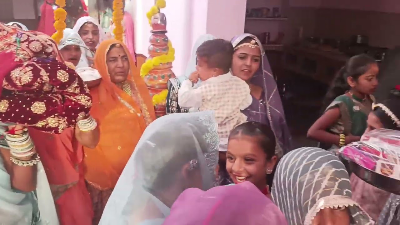 पड़लो लायो ऐ बन्नी मुखड़े बोलो तो सही || पड़ले का गीत || Shadi Geet🥳//Mix Galiya Geet🤣