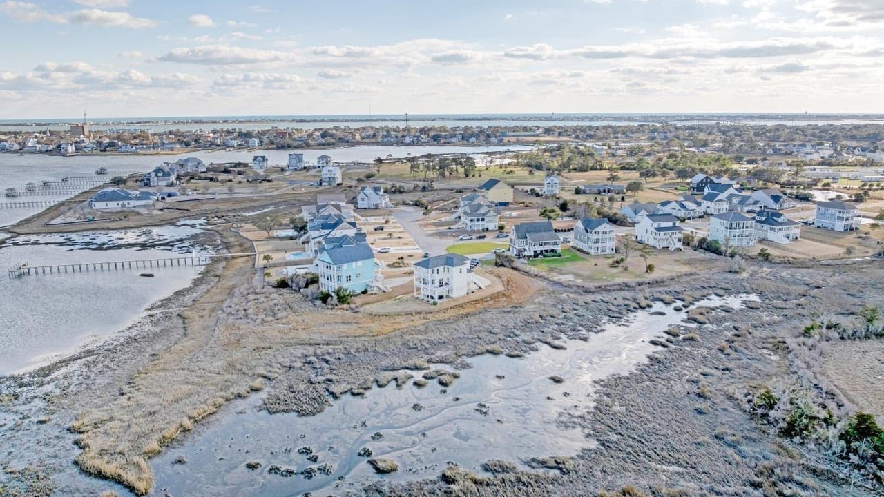 1206 Pinnacle Ct, Morehead City, NC